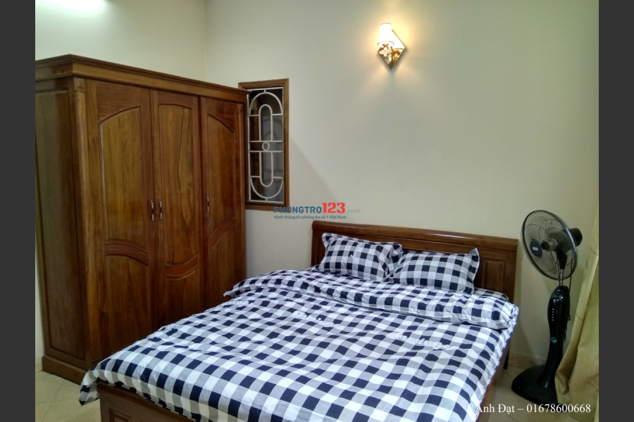 Cho thuê nhà 4 tầng 200m2 đầy đủ tiện nghi, thuận tiện đi lại!