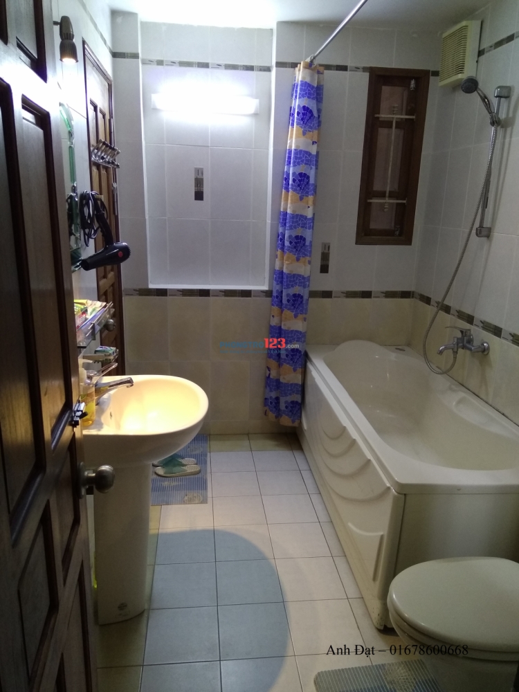 Cho thuê nhà 4 tầng 200m2 đầy đủ tiện nghi, thuận tiện đi lại!