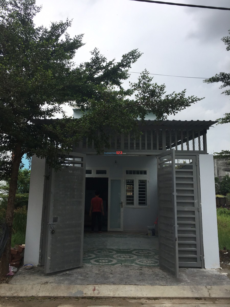 Cho thuê nhà nguyên căn mới xây dựng xong tại vòng xoay Phú Hữu