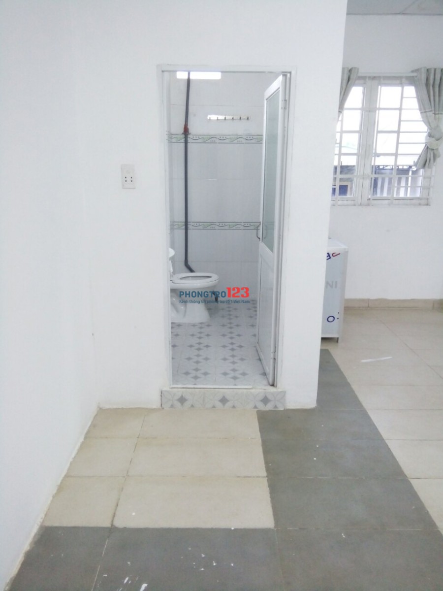 Phòng máy lạnh,HXH,DT 22m2,Giá 4,2tr gần ĐH Tôn Đức Thắng,ĐH Remit,gần cầu Him Lam