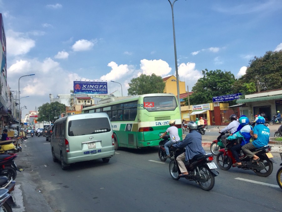 Nhà MT 586 Hoàng Văn Thụ 1T1L 2PN, 4x22 sân trước sau 170m2 giá 27,8 triệu