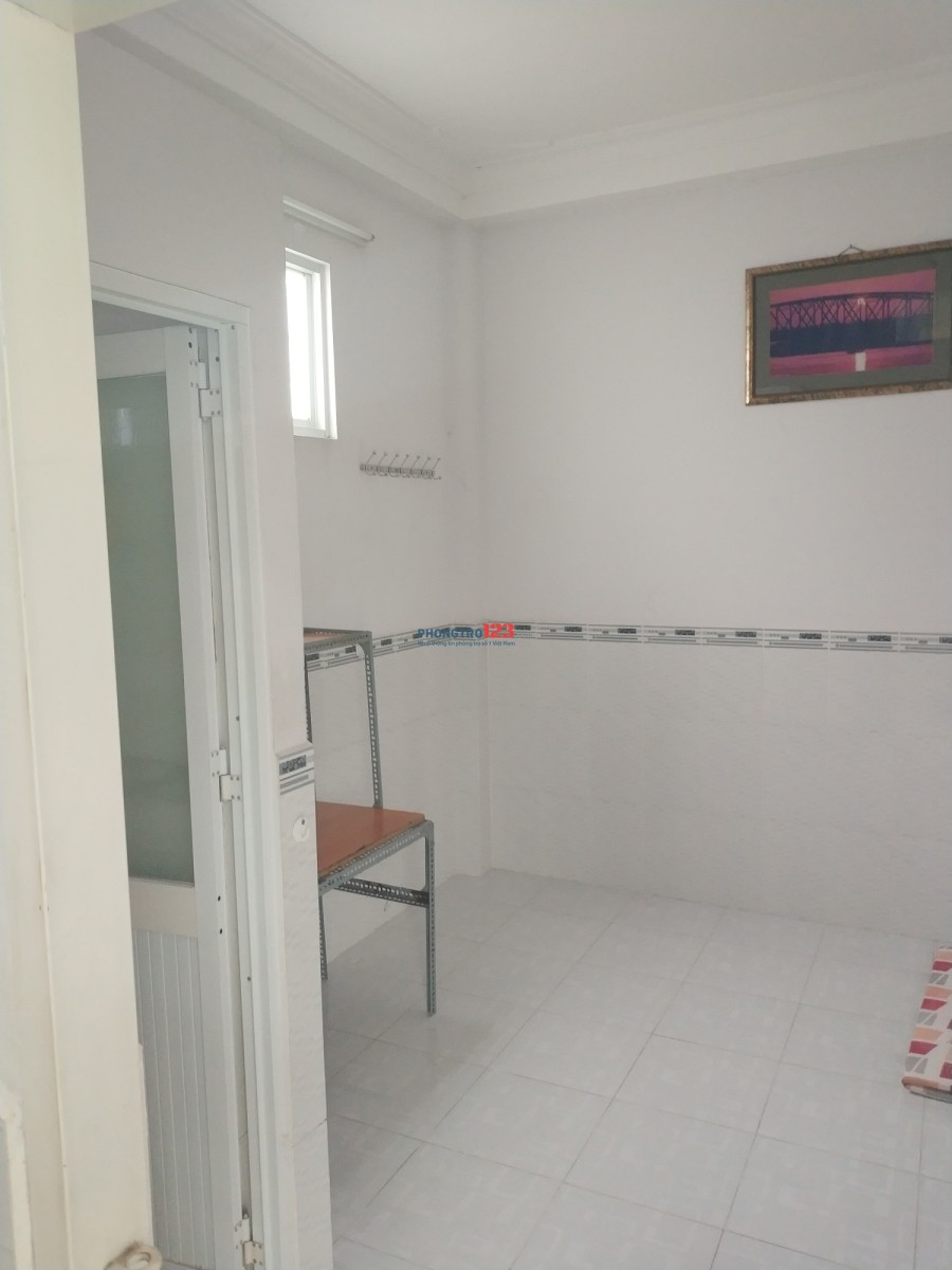 Phòng cho thuê quận Tân Bình sạch sẽ, có toilet riêng