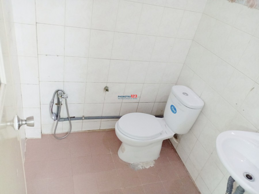 Cho thuê phòng trọ có máy lạnh cách Hutech 800m (không dựng xe máy) cách Pearl Plaza 100m