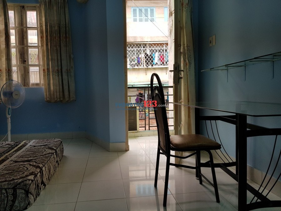 Phòng gần chợ Nguyễn Xí, cao cấp, đủ tiện nghi, giờ tự do. Giá 3tr6
