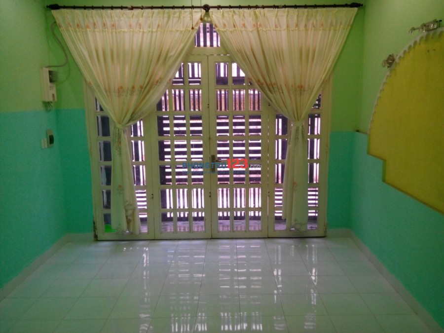 Phòng gần chợ Nguyễn Xí, cao cấp, đủ tiện nghi, giờ tự do. Giá 3tr6