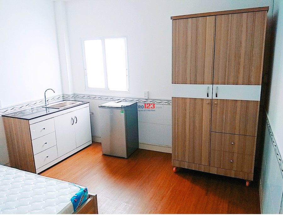 Cho thuê phòng trọ mới xây đủ nội thất, có bếp riêng, ngay trung tâm Tân Bình