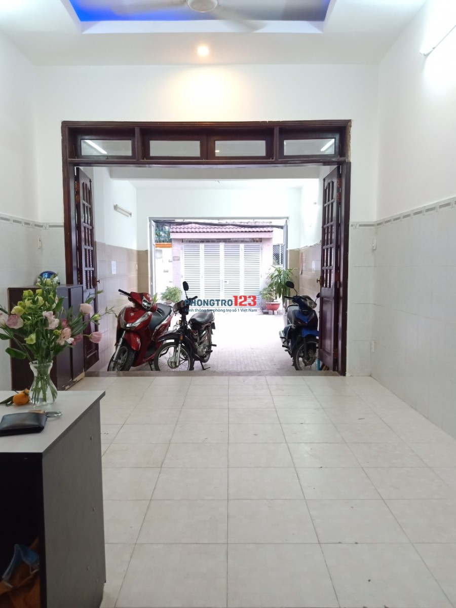 Cho thuê mặt bằng KD ở HXT 214/9 Nguyễn Oanh thông ra chợ căn cứ, có sân xe, bếp, chỉ 8tr/tháng