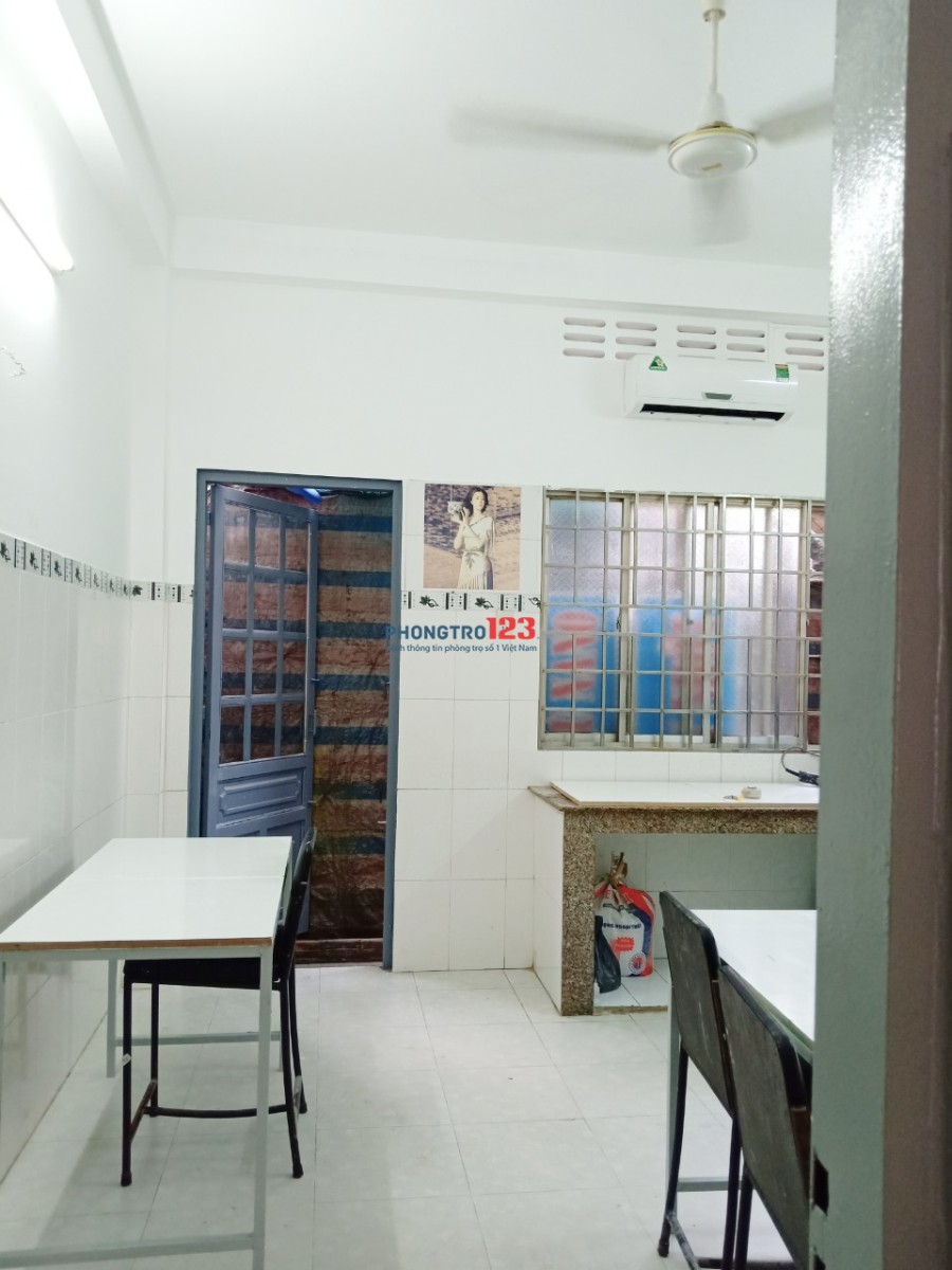 Cho thuê mặt bằng KD ở HXT 214/9 Nguyễn Oanh thông ra chợ căn cứ, có sân xe, bếp, chỉ 8tr/tháng