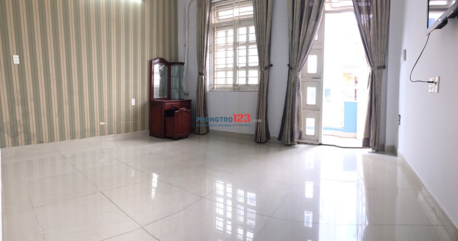 Phòng nội thất cơ bản, cửa sổ, DT 24m2, Giá 3,5tr, giờ tự do tại KDC Nam Long-Đường Trần Trọng Cung