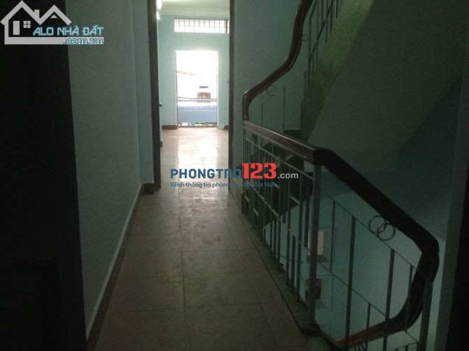 Phòng 45m2, có ban công, đường Đinh Bộ Lĩnh, gần Hàng Xanh, 3.8 triệu/tháng