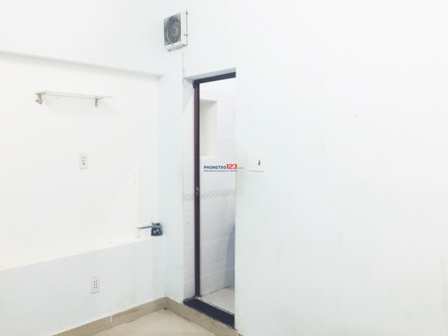 Phòng trọ máy lạnh, Sư Vạn Hạnh xát BV 115, rộng 12m2, có toilet riêng, nước nóng lạnh mặt trời, 3tr/tháng
