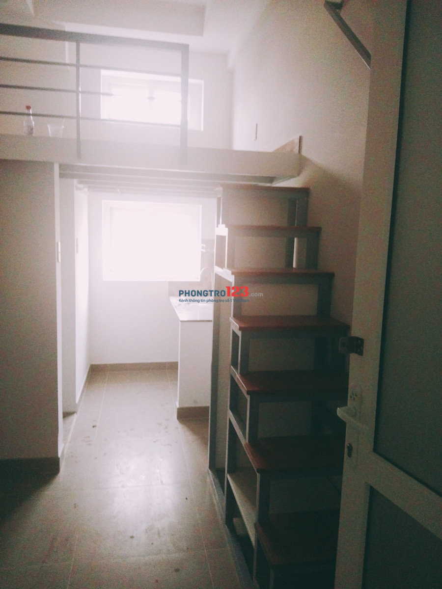 Chung cư cho thuê phòng có máy lạnh, gác xếp ngay khu công nghiệp Tân Bình. Giá 3tr8