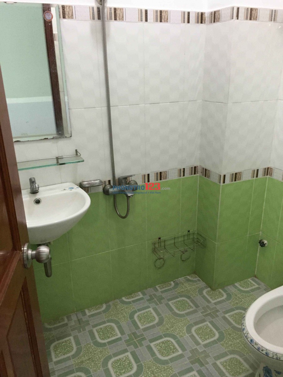Phòng cao cấp cho thuê gần ngã tư Quang Trung – Phan Huy Ích có máy lạnh, quạt, toilet riêng, bao nước, wifi tốc độ cao