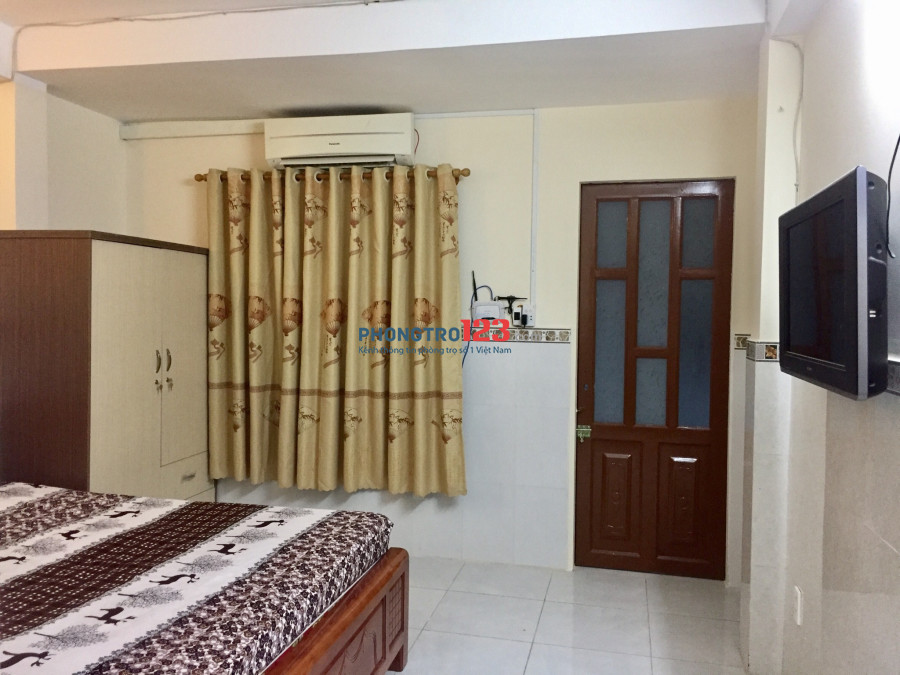 Cho thuê phòng Phú Nhuận, full nội thất, bếp riêng, sân có máy che trước phòng đến 20m2, siêu thoáng