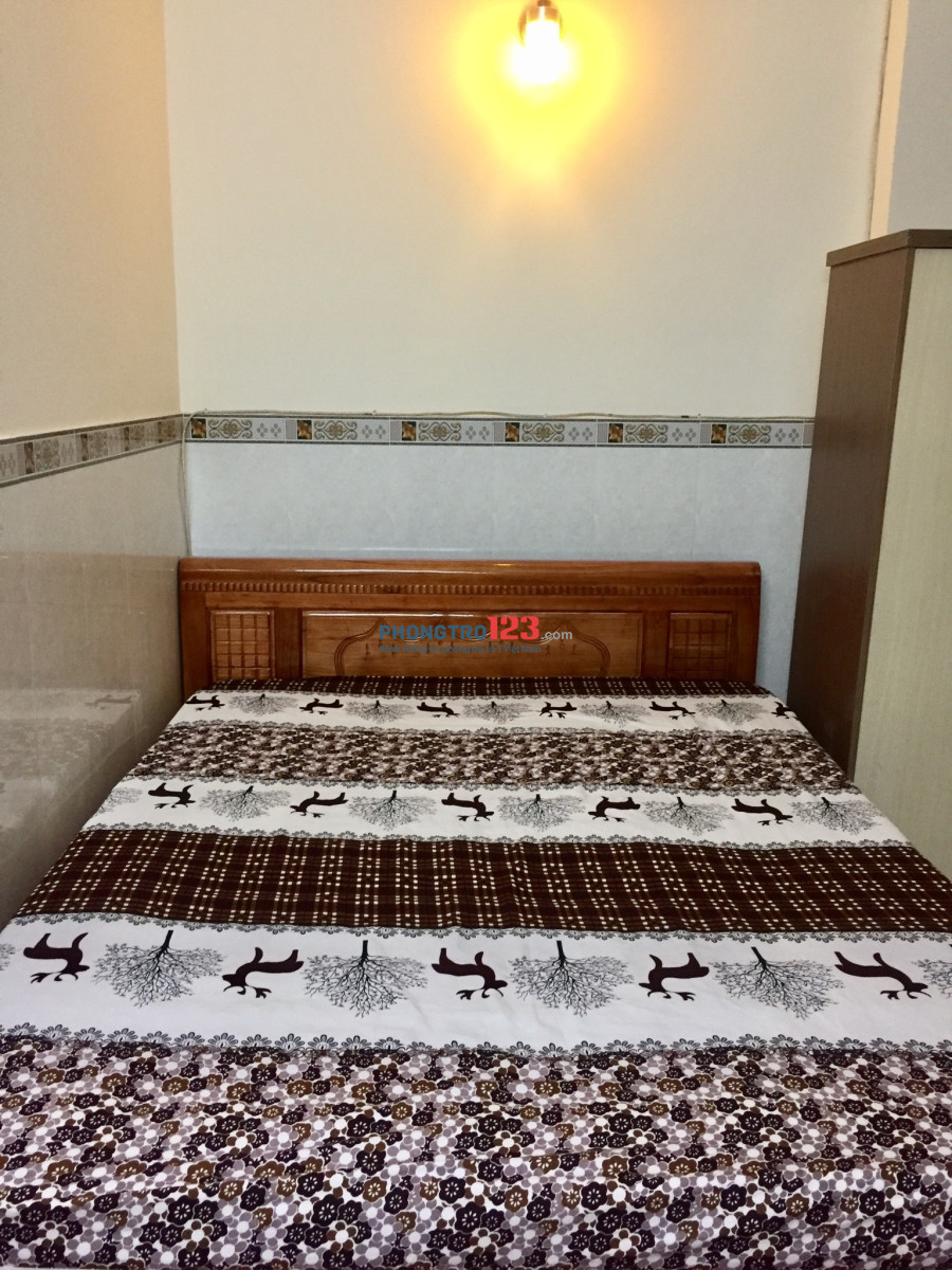 Cho thuê phòng Phú Nhuận, full nội thất, bếp riêng, sân có máy che trước phòng đến 20m2, siêu thoáng