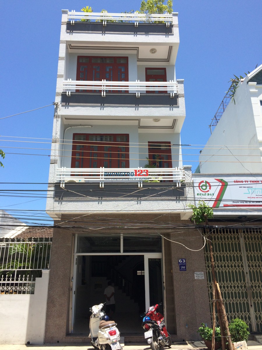 Cho thuê phòng tiện nghi, ban công, cửa sổ, cách biển Trần Phú 400m