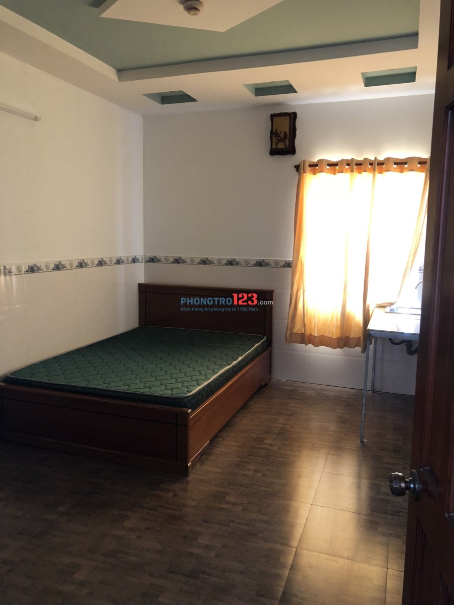 Cho thuê phòng tại đường Tân Sơn, bếp, máy lạnh noi thất giờ giấc tự do phòng có ban công 