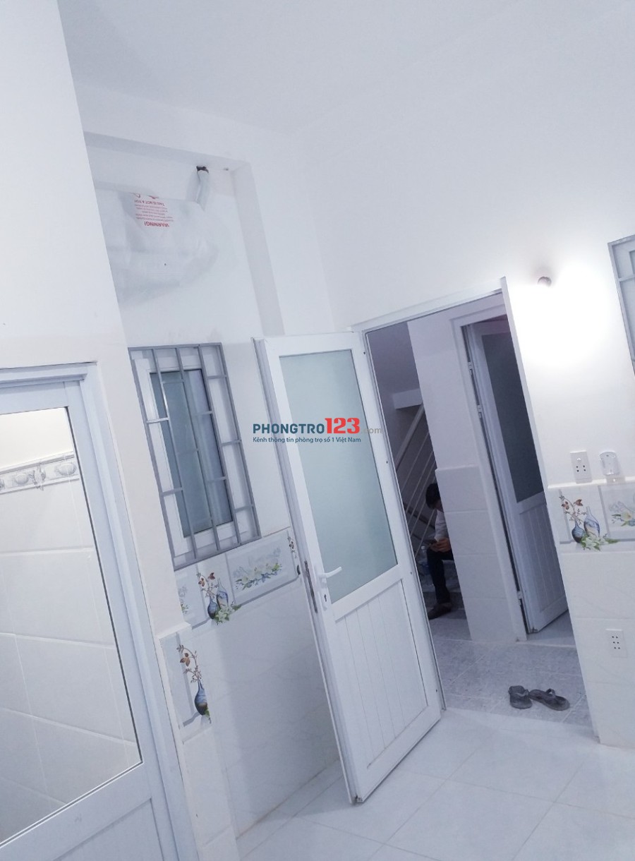 Cho thuê phòng trọ giá rẻ 20m2 có máy lạnh đường Nguyễn Oanh