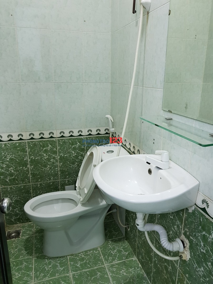 Phòng gần ĐH Công Nghiệp và Văn Lang đủ tiện nghi, giờ tự do. Giá 2tr8