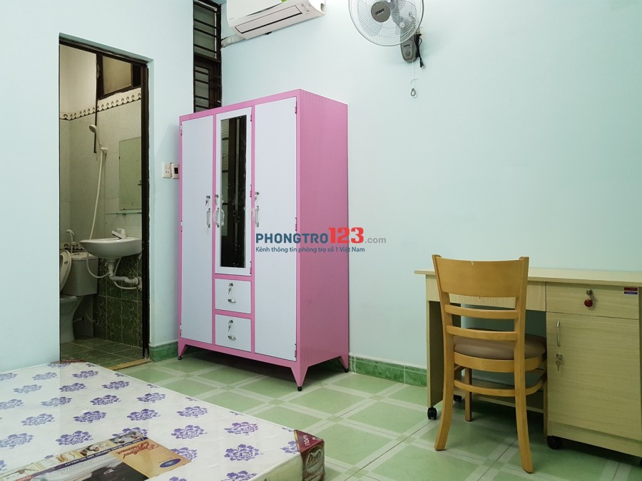 Phòng gần ĐH Công Nghiệp và Văn Lang đủ tiện nghi, giờ tự do. Giá 2tr8