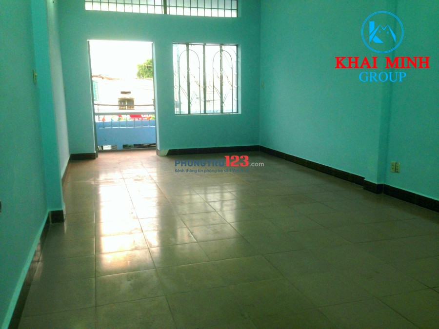 Phòng rộng 40m2, có ban công, wc riêng- gần Hàng Xanh, số 42 Chu Văn An, Bình Thạnh