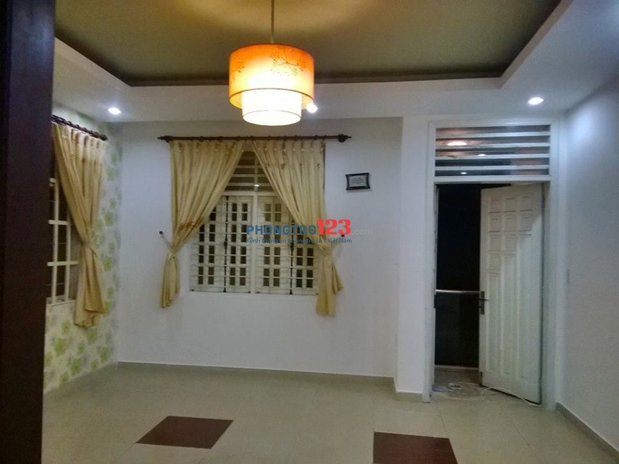 Phòng rộng 40m2, có máy lạnh, giờ giấc tự do gần ĐH HutechH CS2 - 702/6 Xô Viết Nghệ Tĩnh