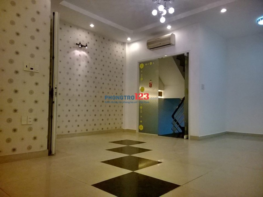 Phòng rộng 40m2, có máy lạnh, giờ giấc tự do gần ĐH HutechH CS2 - 702/6 Xô Viết Nghệ Tĩnh
