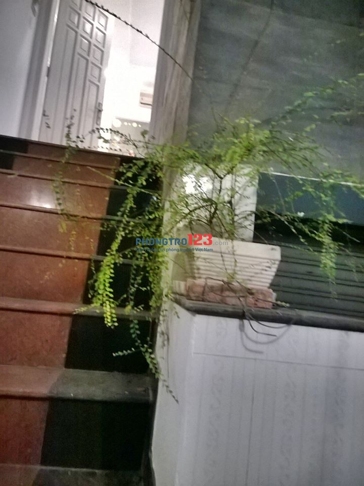 Phòng rộng 40m2, có máy lạnh, giờ giấc tự do gần ĐH HutechH CS2 - 702/6 Xô Viết Nghệ Tĩnh