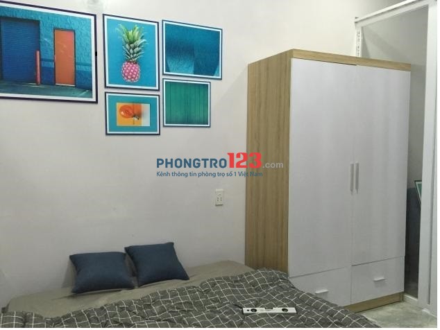 Phòng cho thuê 30m2 có ban công, full nội thất đường D2, quận Bình Thạnh