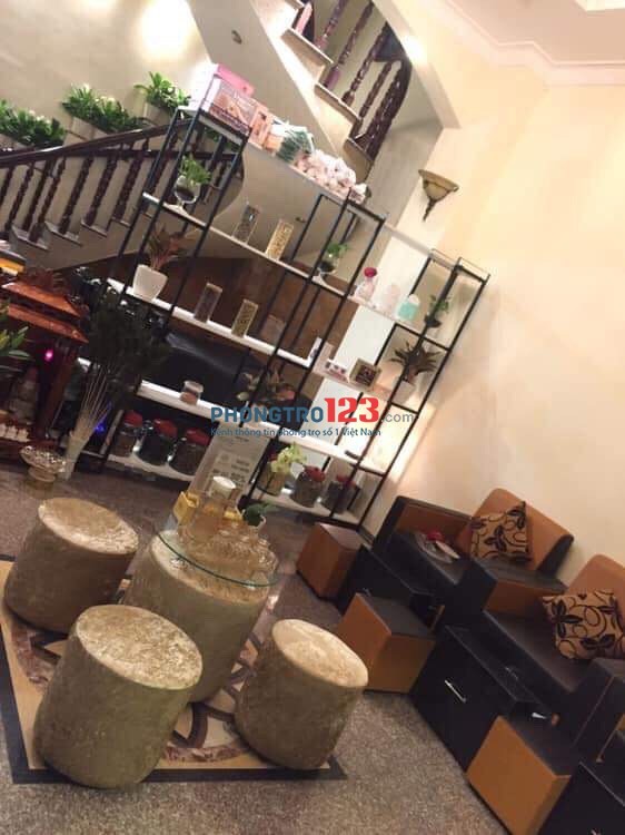 Cho thuê mặt bằng kinh doanh Nail Spa có sẵn vật dụng tại chợ Phú Nhuận. LH Ms Oanh