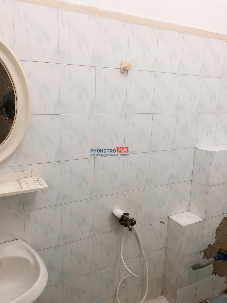 Cho thuê phòng mới xây wc riêng, nhà mặt tiền Út Tích, Q.Tân Bình. Giá từ 3tr/tháng Ms Mai