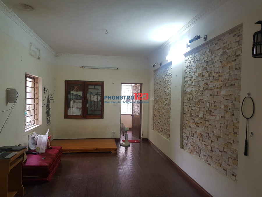 Cho thuê nhà tập thể 5.5tr Lý Văn Phức, Ba Đình, Hà Nội