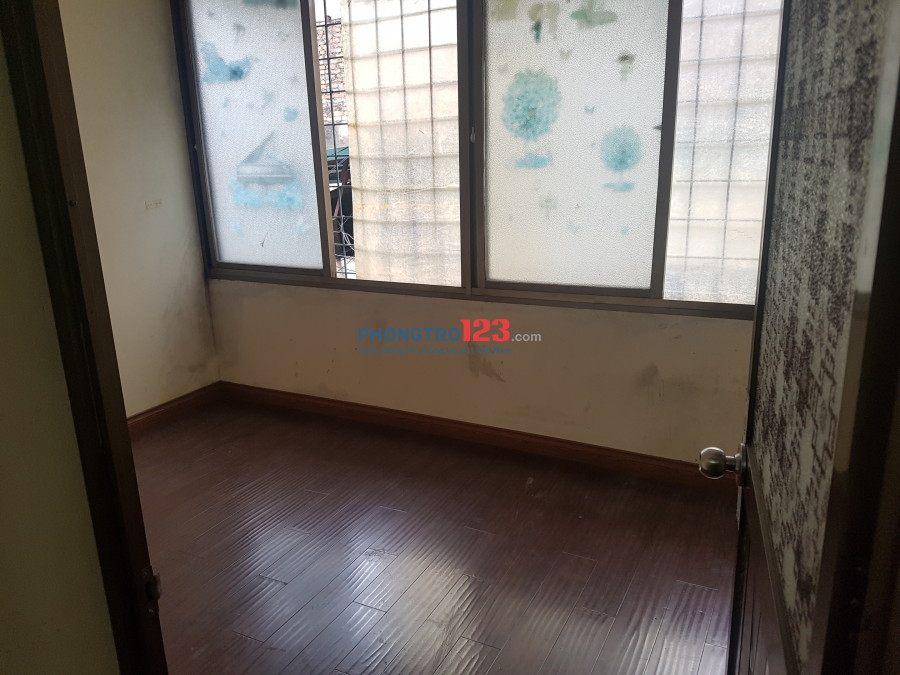 Cho thuê nhà tập thể 5.5tr Lý Văn Phức, Ba Đình, Hà Nội
