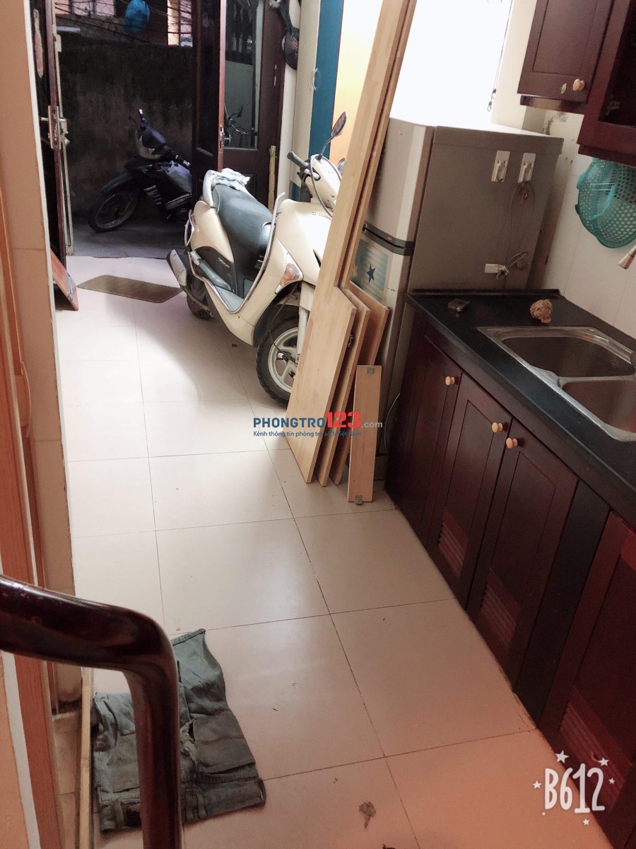 Cho thuê nhà nguyên căn 3 phòng ngủ phố Nguyên Hồng, Đống Đa