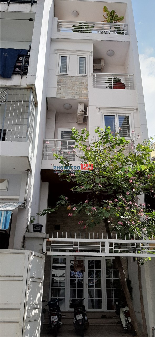 Cho thuê nhà, biệt thự tại đường Nguyễn Xí, Hẻm rộng, 2 ô tô né nhau, 4m*21m, 1 trệt 3 lầu...