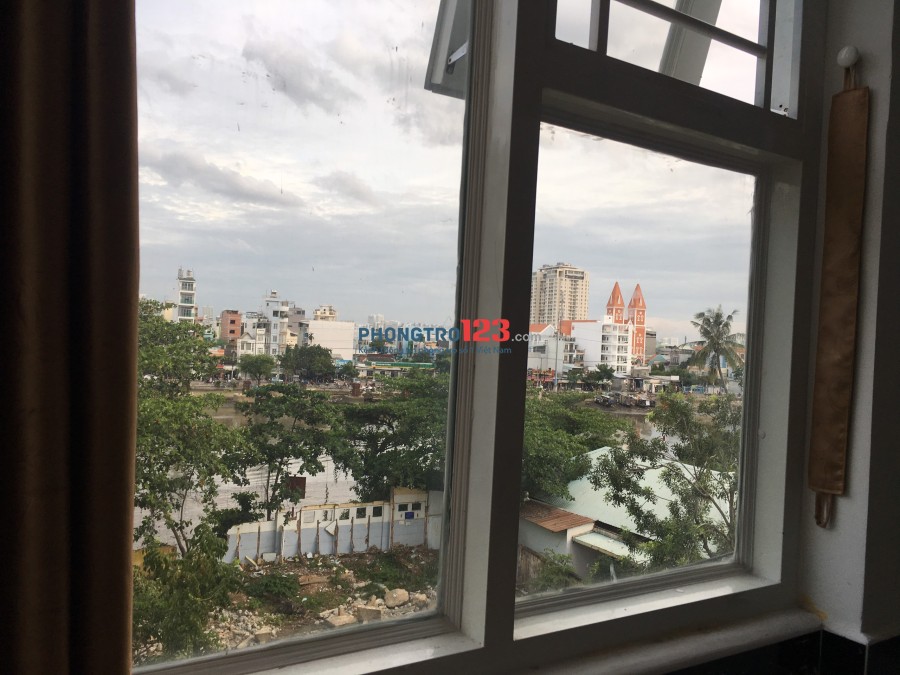 Căn hộ dịch vụ đầy đủ tiện ích, View sông ngay quận 4