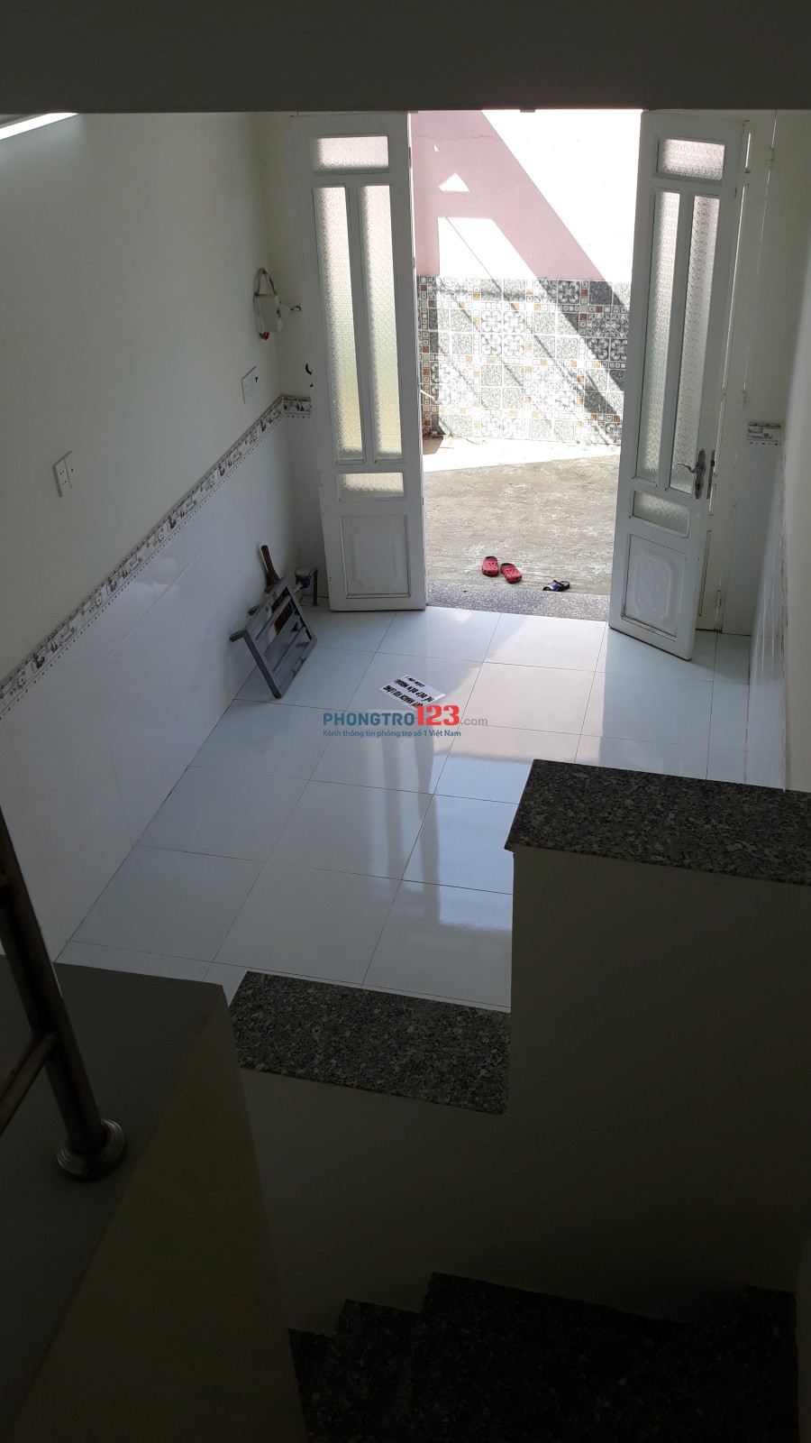 Cho thuê nhà nguyên căn 1 trệt 2 lầu sân thượng, giá 5.8tr/thang