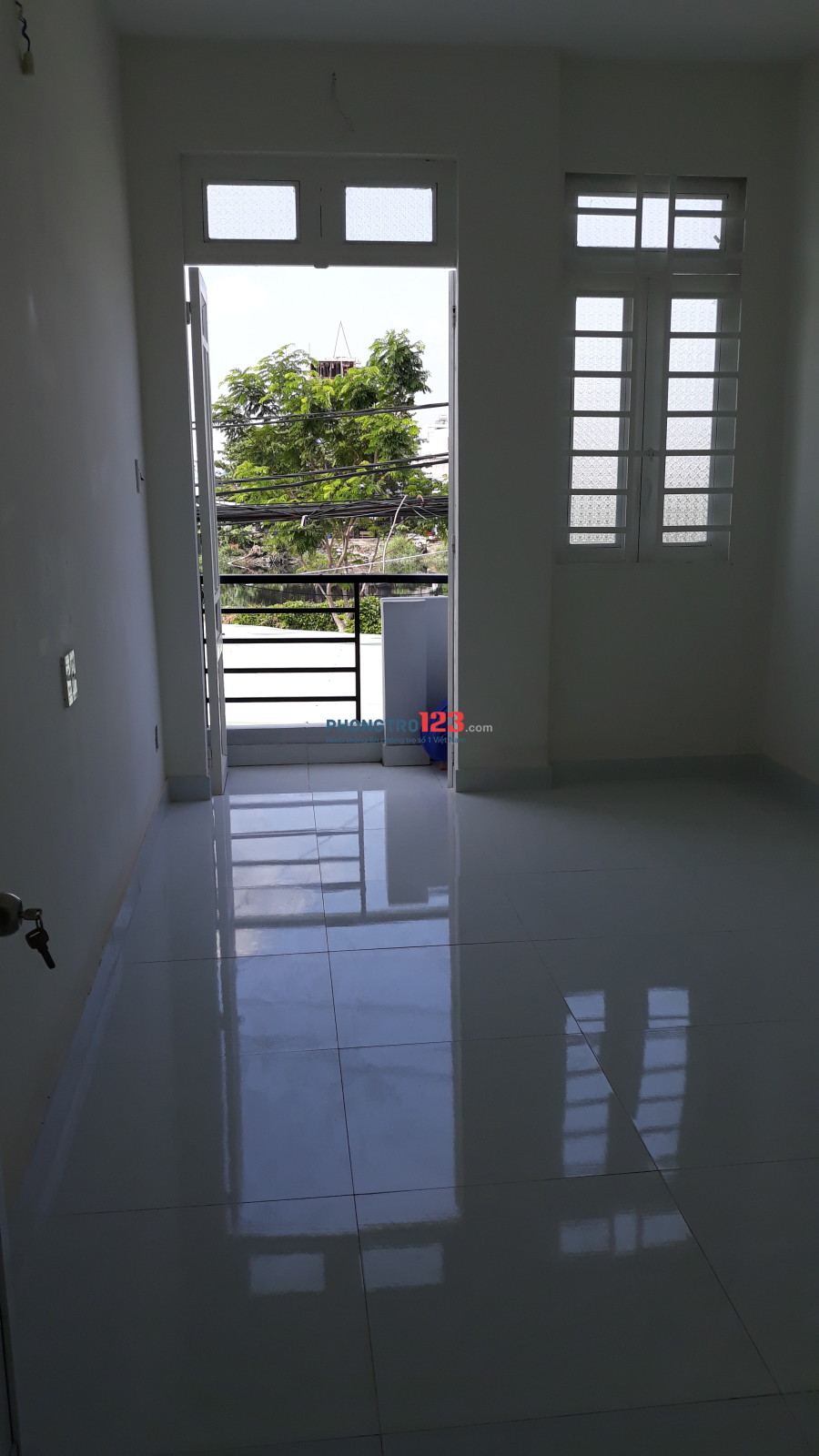 Cho thuê nhà nguyên căn 1 trệt 2 lầu sân thượng, giá 5.8tr/thang