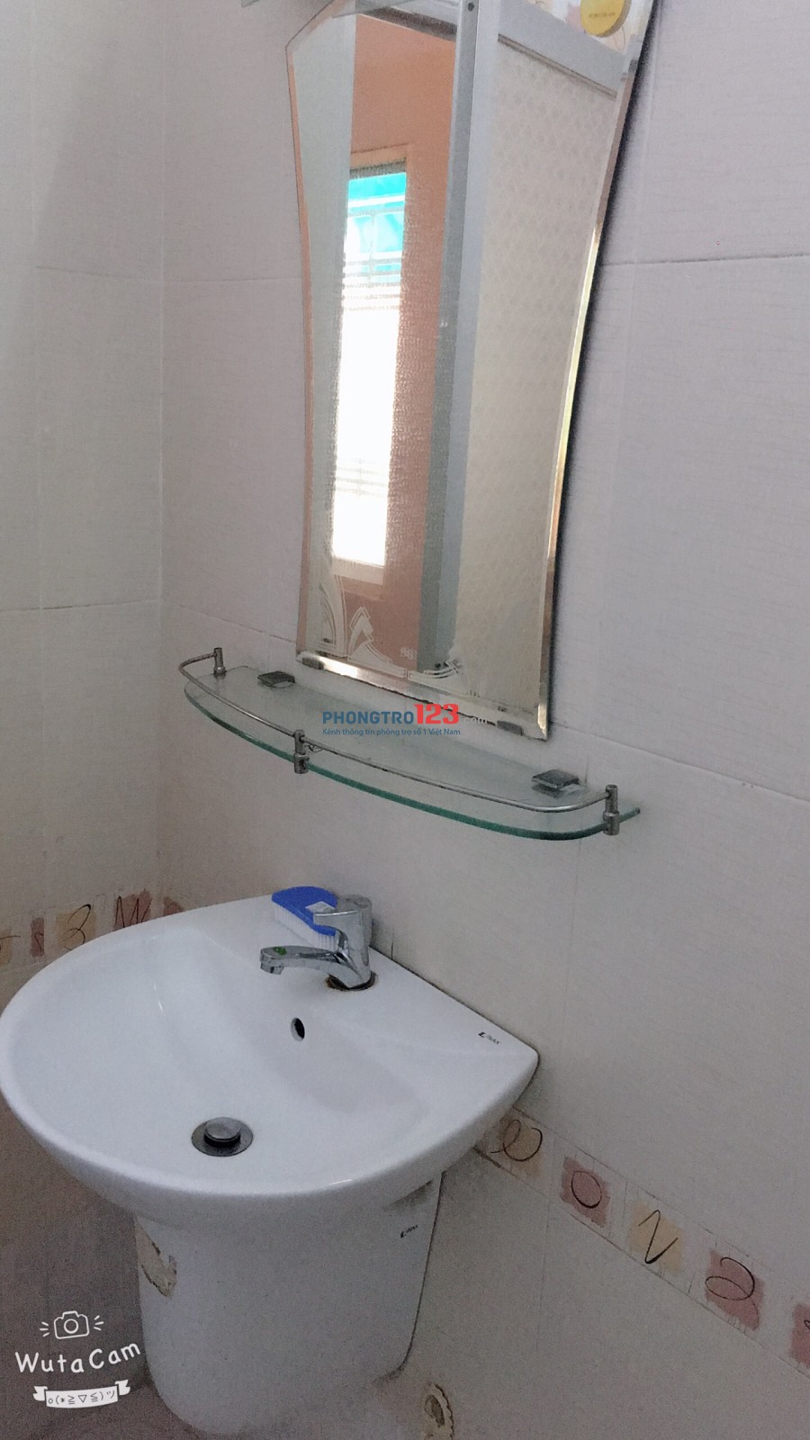 Homestay Hoàng Phúc có máy lạnh, máy giặt, tắm nước nóng