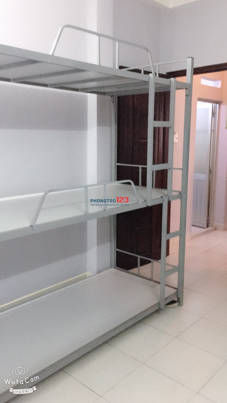 Homestay Hoàng Phúc có máy lạnh, máy giặt, tắm nước nóng