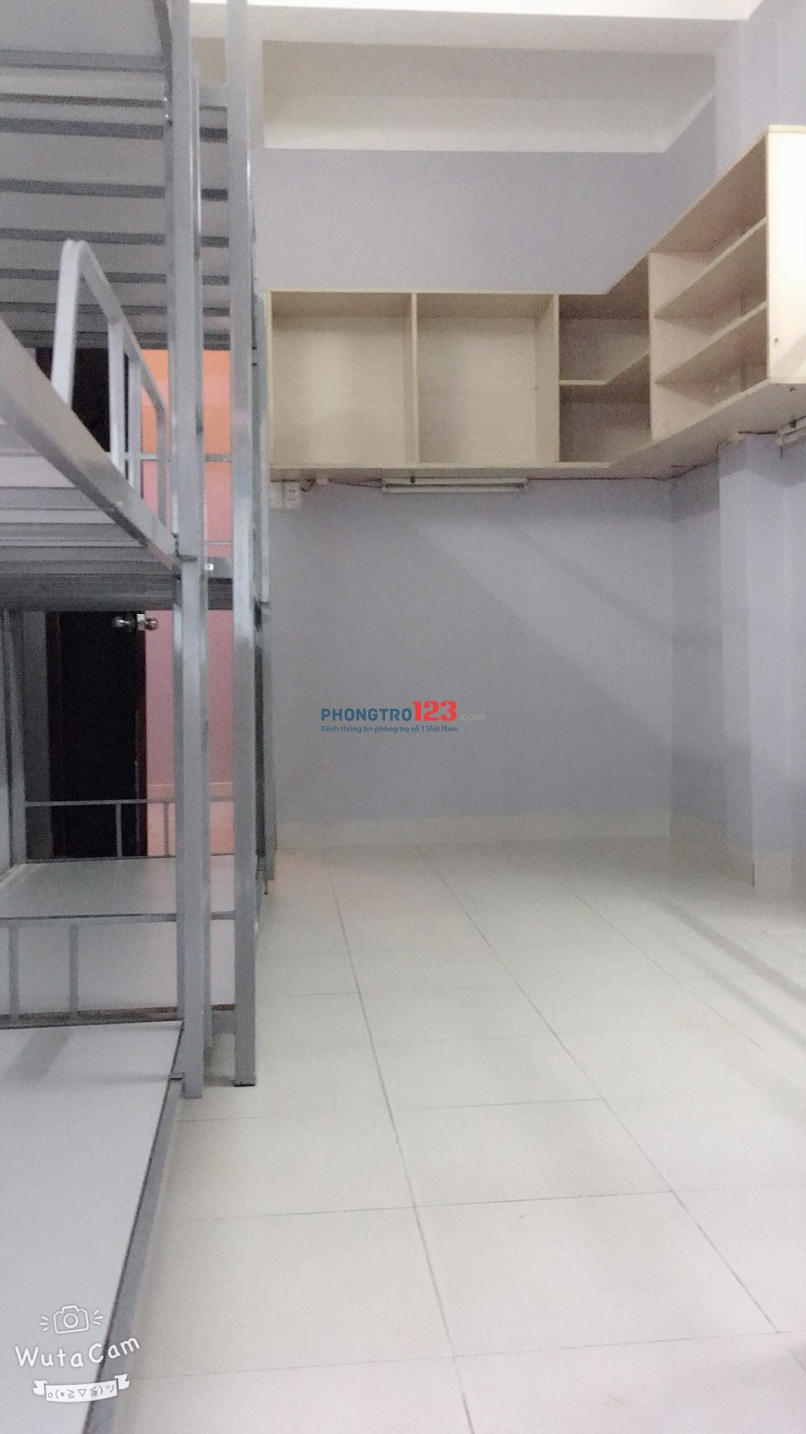 Homestay Hoàng Phúc có máy lạnh, máy giặt, tắm nước nóng