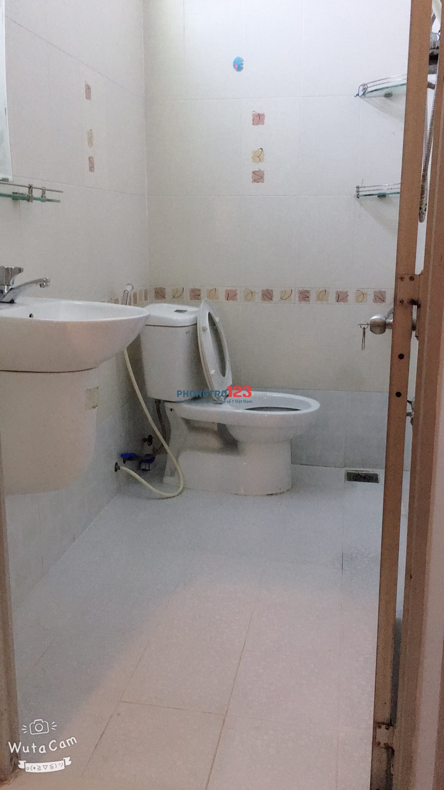 Homestay Hoàng Phúc có máy lạnh, máy giặt, tắm nước nóng