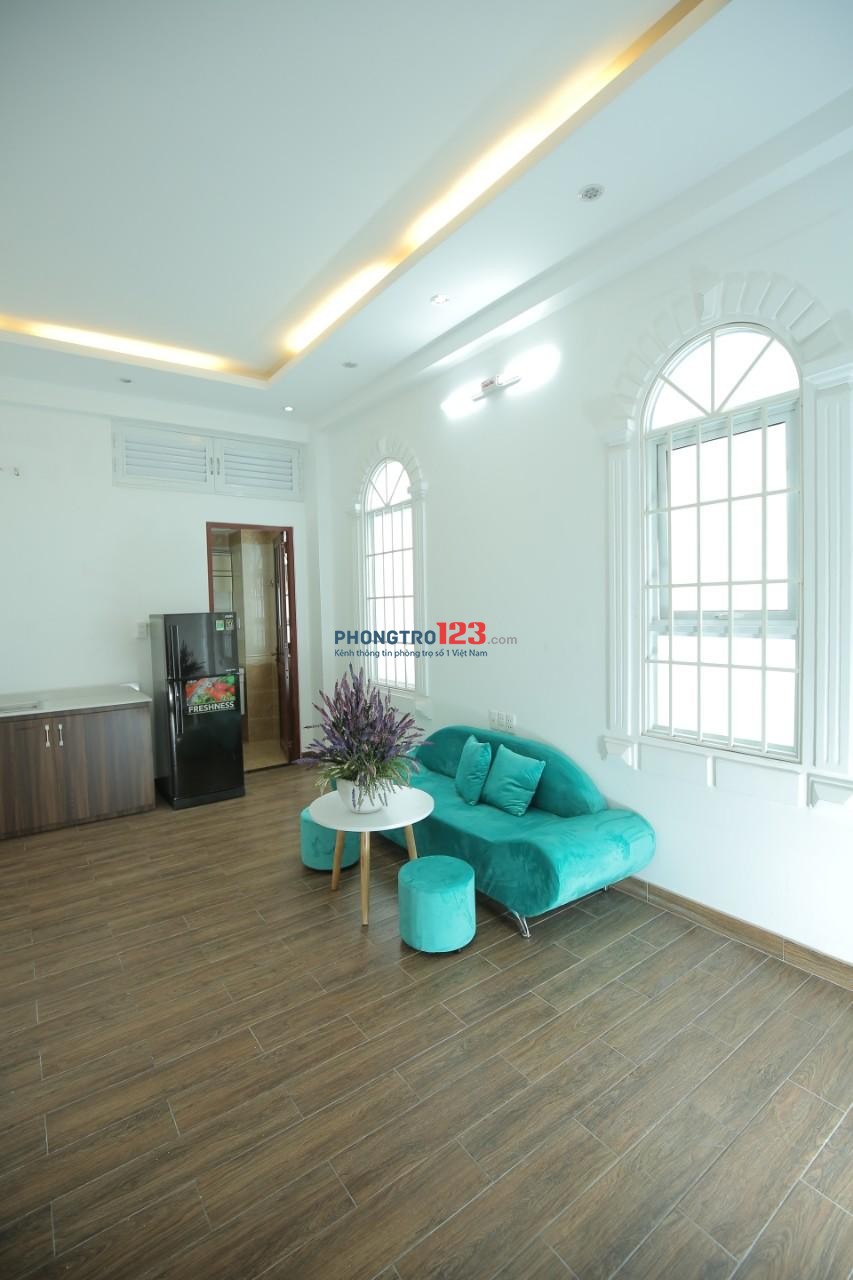 Căn hộ mới 100% 2pn có ban công bếp, nội thất cao cấp chuẩn khách sạn 4 sao