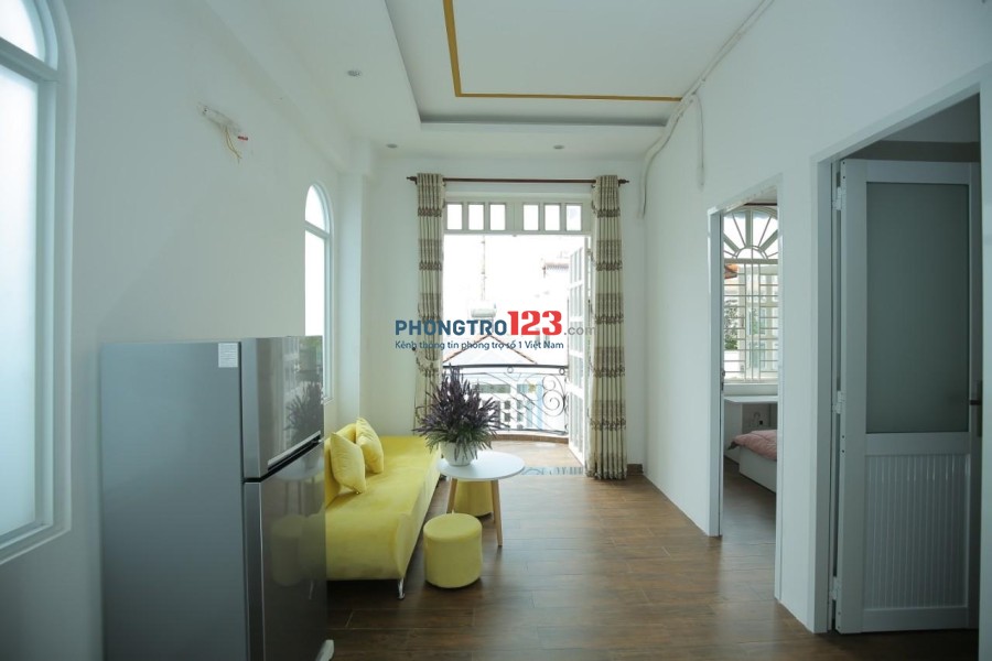 Căn hộ mới 100% 2pn có ban công bếp, nội thất cao cấp chuẩn khách sạn 4 sao