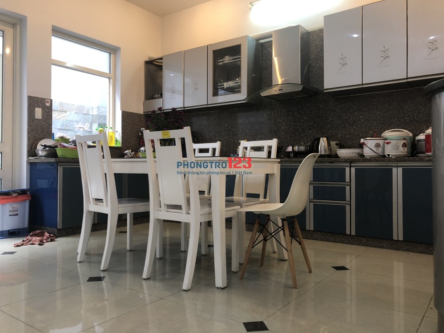Homestay Biệt Thự gần Lotte Q.7 chỉ 1,6 tr/tháng, miễn phí: điện, nước, wifi, giữ xe, vệ sinh KTX