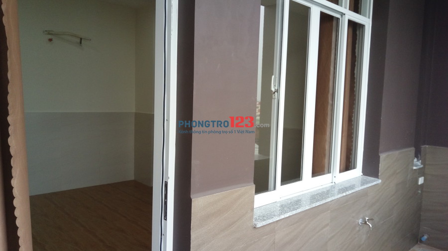 Phòng trọ mới xây xong rất đẹp 6 tầng, có thang máy, wc riêng tại Quận Tân Phú - gần trường Đại Học Công Nghệ Thực Phẩm