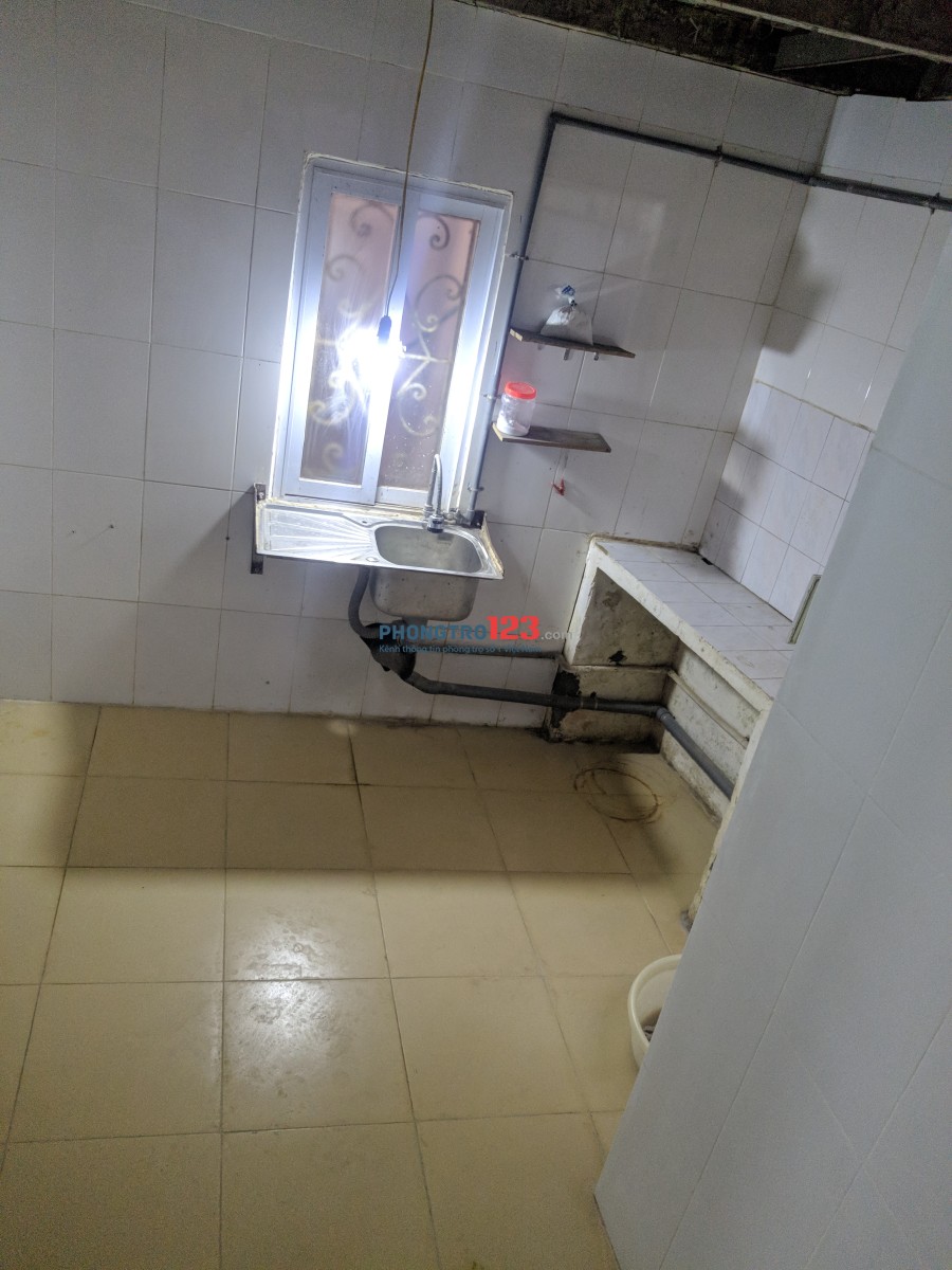 Nhà cấp 4, 33m2, 4 phòng, gác xép, Khương Trung