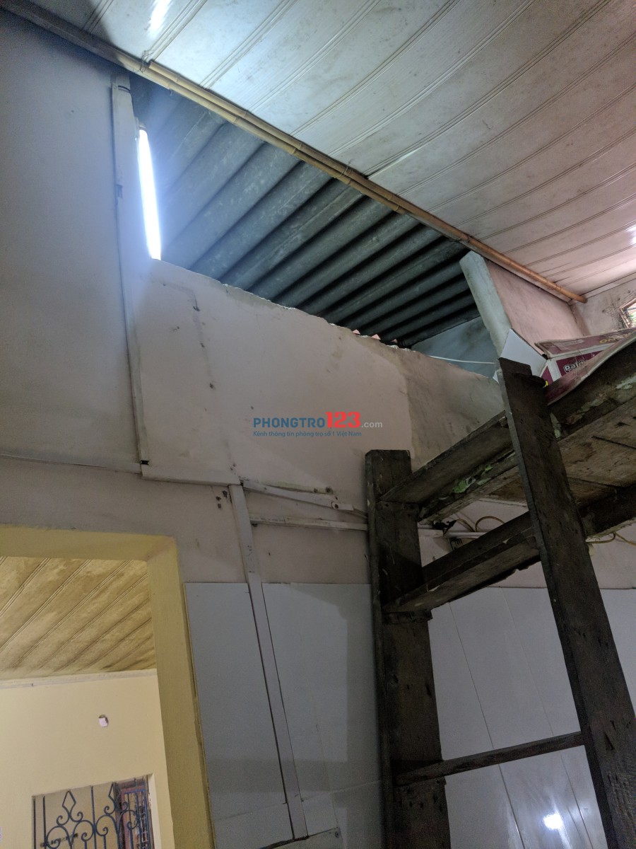 Nhà cấp 4, 33m2, 4 phòng, gác xép, Khương Trung