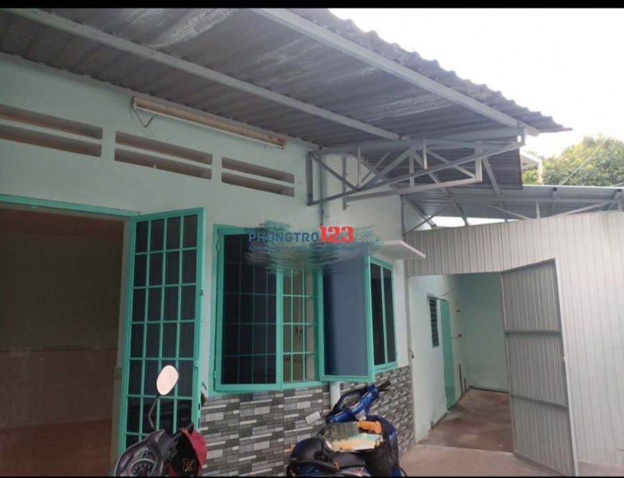 Chính chủ cho thuê nhà nguyên căn cấp 4 tại Đường số 4, P.Tăng Nhơn Phú B, Q.9. Giá 6tr