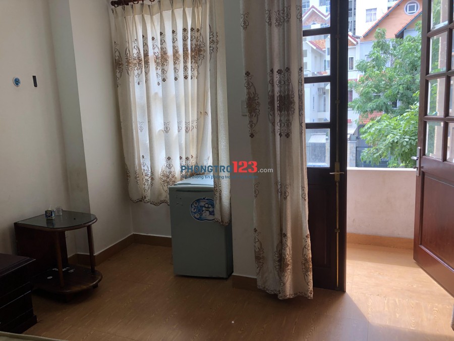 Căn Hộ mini 40m2 Có Ban công, đủ nội thất, rất rộng và đẹp, Khu biệt thự an ninh